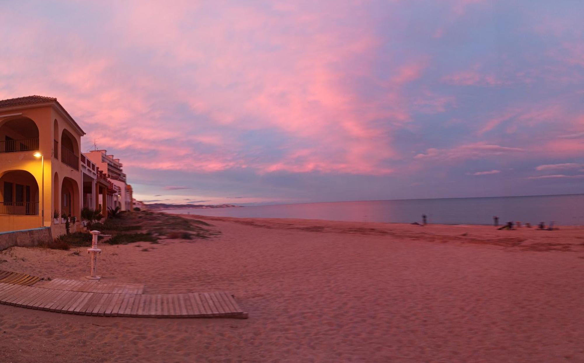 Sunset Room At Front Beach - Habitacion En La Playa Piso Privado Табернес-де-Вальдигна Экстерьер фото